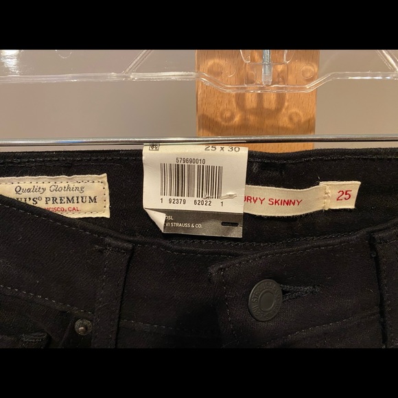 Women’s Levi’s Sculpt black denim Skinny 25 x 30 NWT - Picture 3 of 4